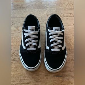 UA Old Skool Vans Sneakers, black, size 8